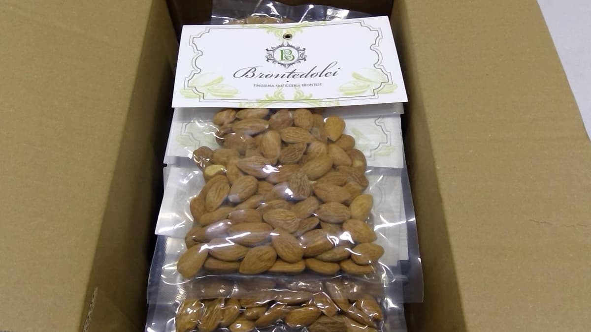 Amandes entières de Sicile émondées